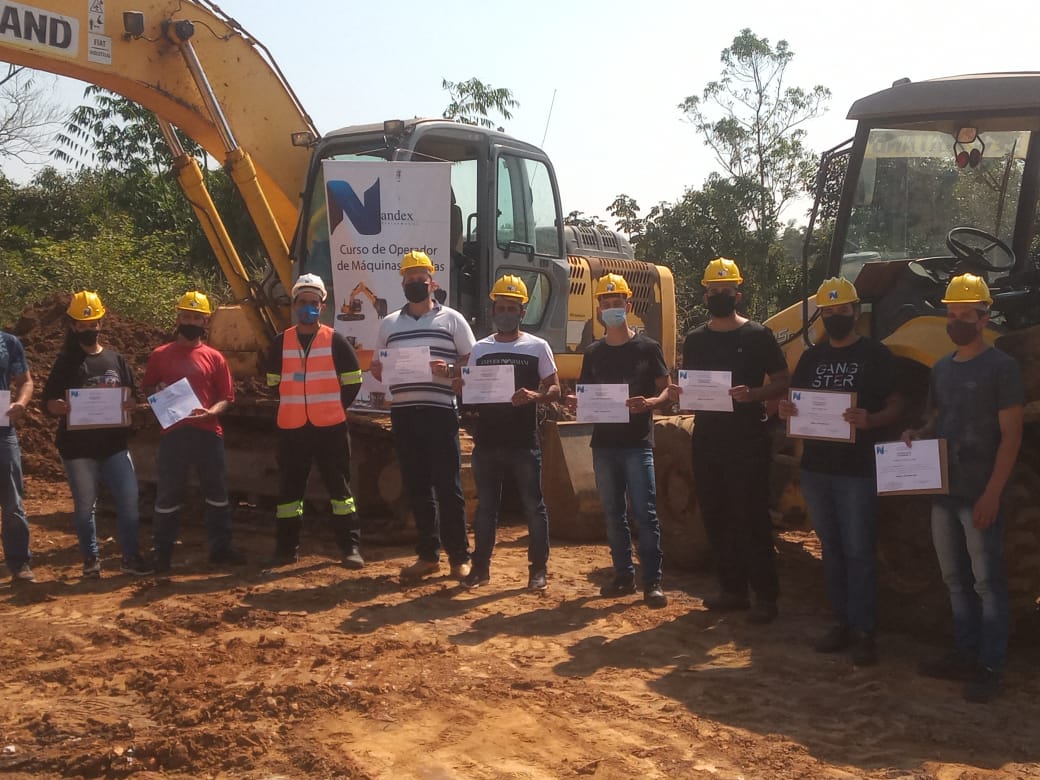 Turma formada com certificados